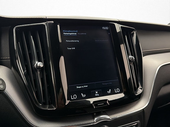 Volvo XC60 14 of 30