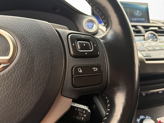 Lexus NX300h 15 of 30