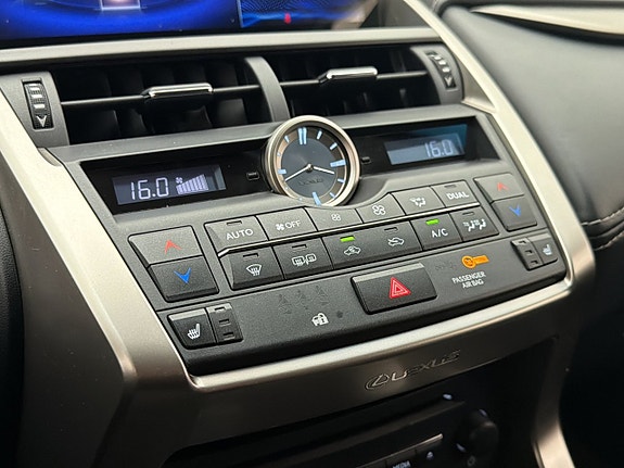 Lexus NX300h 22 of 30