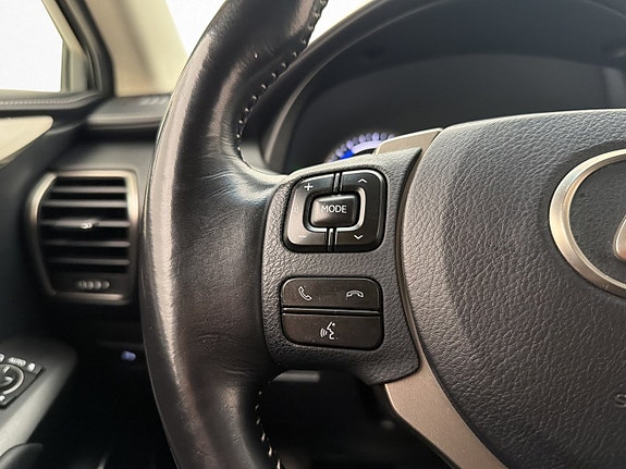 Lexus NX300h 13 of 30