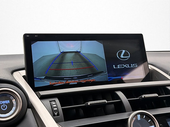 Lexus NX300h 19 of 30