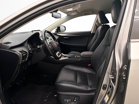 Lexus NX300h 11 of 30