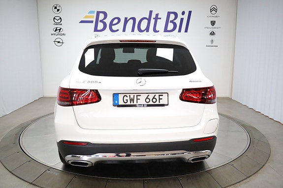 Mercedes-Benz GLC300 e 9 of 28