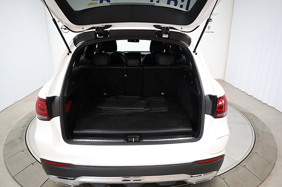 Mercedes-Benz GLC300 e 12 of 28