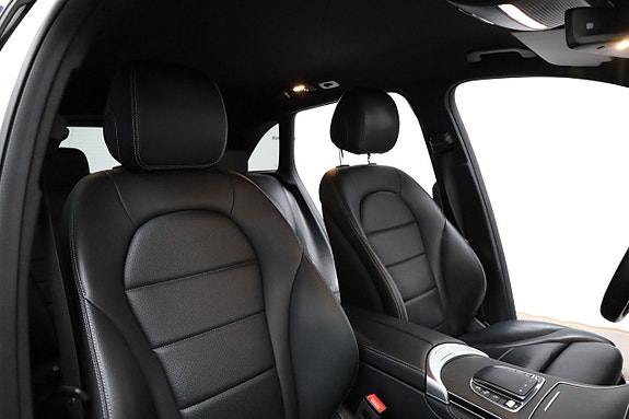 Mercedes-Benz GLC300 e 21 of 28