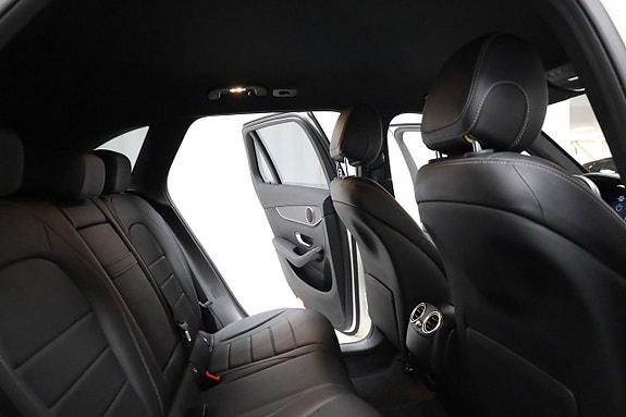 Mercedes-Benz GLC300 e 18 of 28