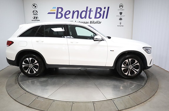 Mercedes-Benz GLC300 e 16 of 28