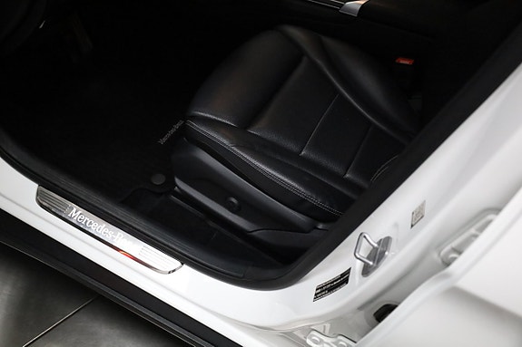 Mercedes-Benz GLC300 e 14 of 28