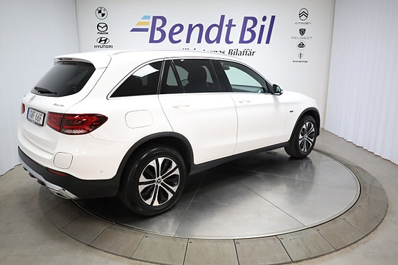 Mercedes-Benz GLC300 e 15 of 28