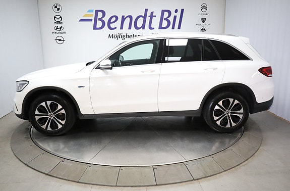 Mercedes-Benz GLC300 e 6 of 28