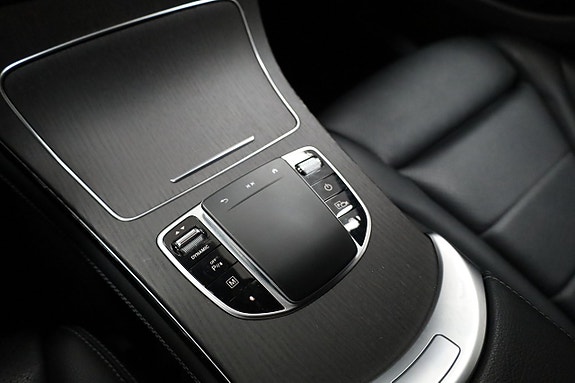Mercedes-Benz GLC300 e 25 of 28