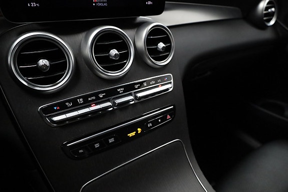 Mercedes-Benz GLC300 e 24 of 28