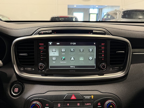 Kia Sorento 16 of 27