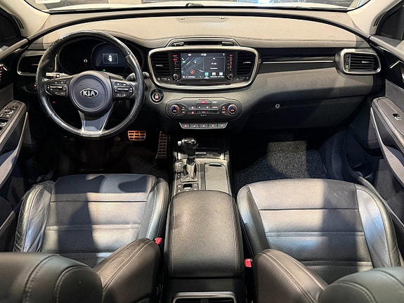 Kia Sorento 10 of 27