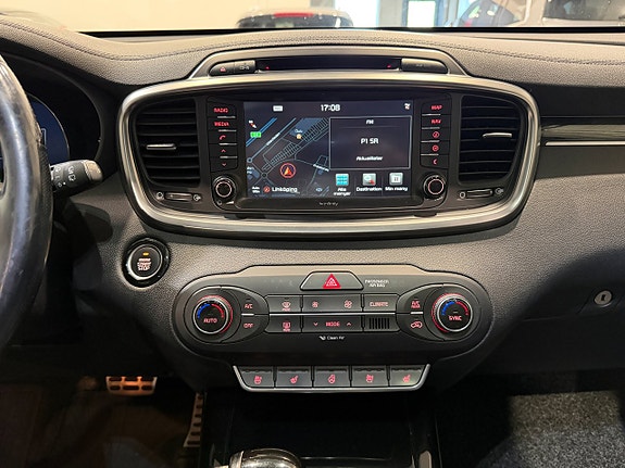 Kia Sorento 14 of 27