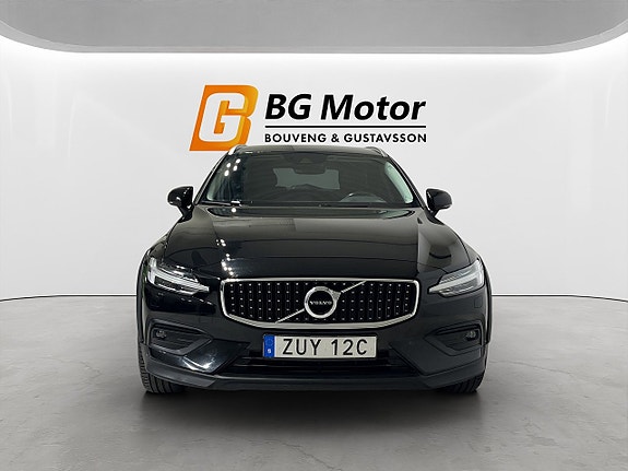 Volvo V60 Cross Country 2 of 21