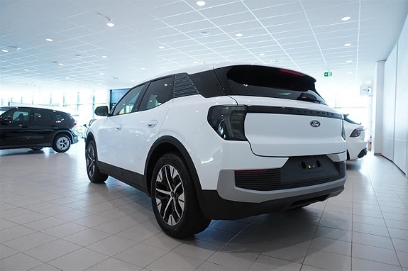 Ford Explorer 4 of 11