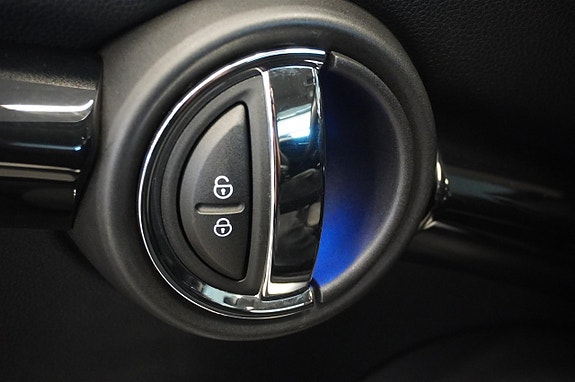 MINI Cooper S 9 of 17