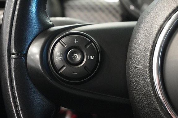 MINI Cooper S 11 of 17