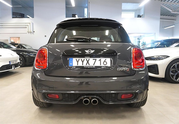 MINI Cooper S 5 of 17