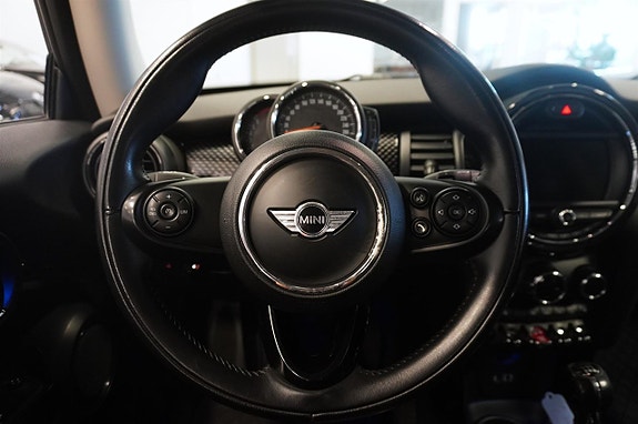 MINI Cooper S 10 of 17