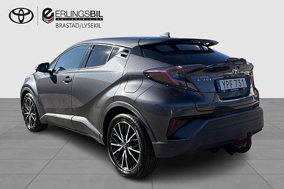 Toyota C-HR 2 of 12