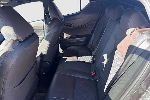 Toyota C-HR 8 of 12
