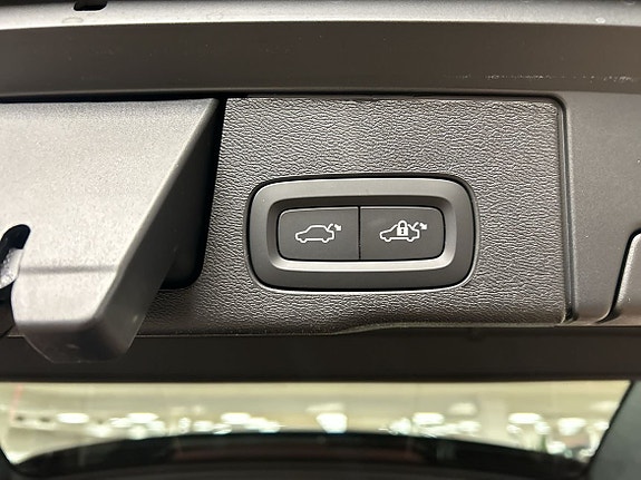 Volvo XC60 9 of 12