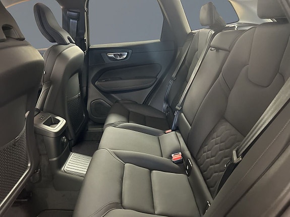 Volvo XC60 7 of 12