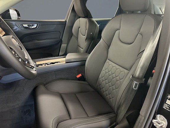 Volvo XC60 5 of 12