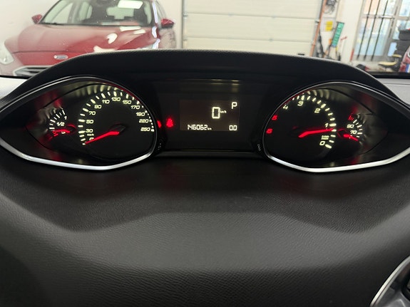Peugeot 308 SW 9 of 16