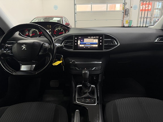 Peugeot 308 SW 7 of 16