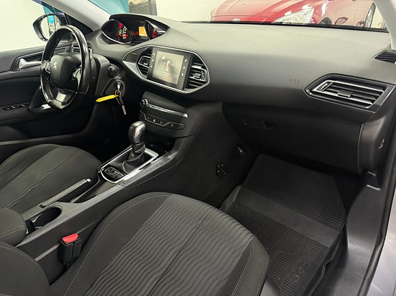 Peugeot 308 SW 6 of 16