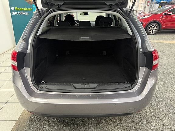 Peugeot 308 SW 14 of 16