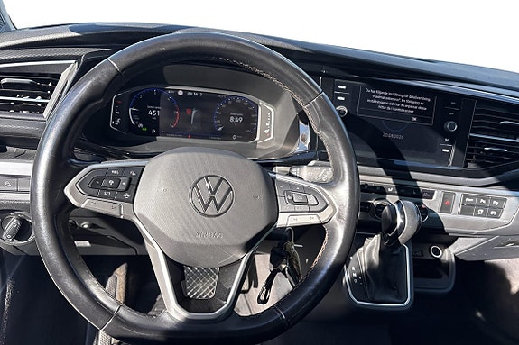 Volkswagen Multivan 8 of 24