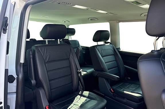 Volkswagen Multivan 11 of 24