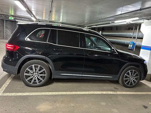 Mercedes-Benz EQB250+ 2 of 4