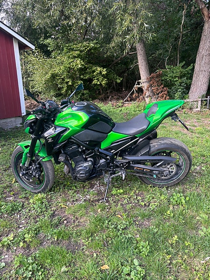 Kawasaki Z900 3 of 9