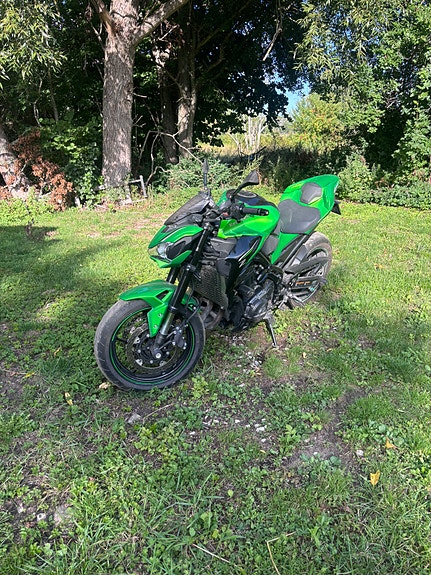 Kawasaki Z900 2 of 9