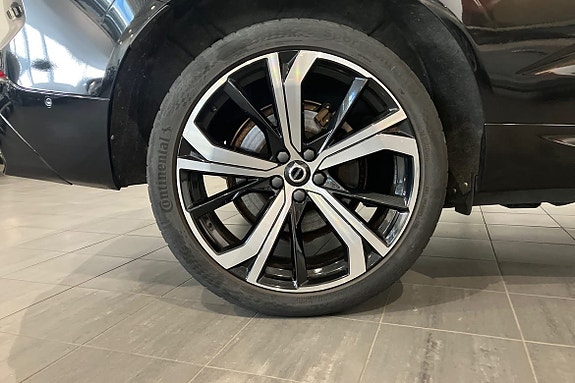 Volvo XC60 17 of 22