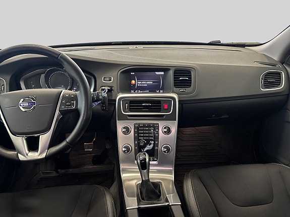 Volvo V60 7 of 15