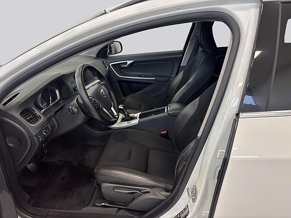 Volvo V60 8 of 15