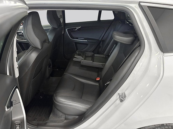 Volvo V60 9 of 15