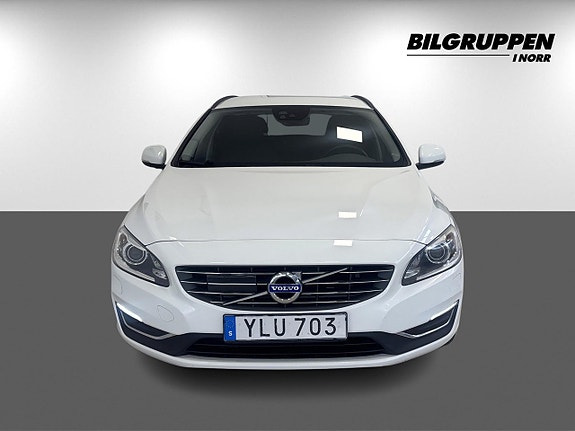 Volvo V60 2 of 15