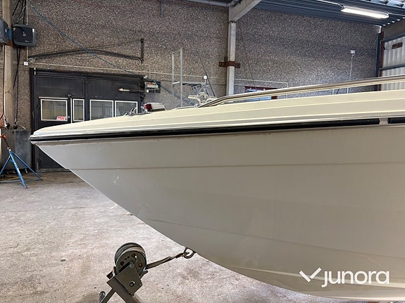 Motorbåt Chris-Craft Stinger 260 19 of 30