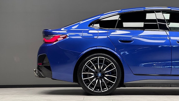 BMW i4 22 of 27