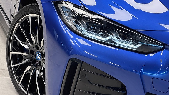 BMW i4 23 of 27