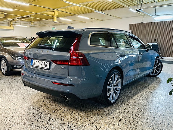 Volvo V60 2 of 21