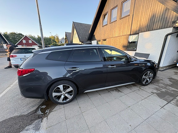 Kia Optima 2 of 6
