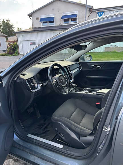 Volvo V60 4 of 8